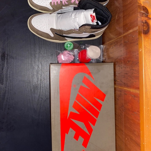 Travis Scott X Air Jordan 1 Retro High OG main image 12